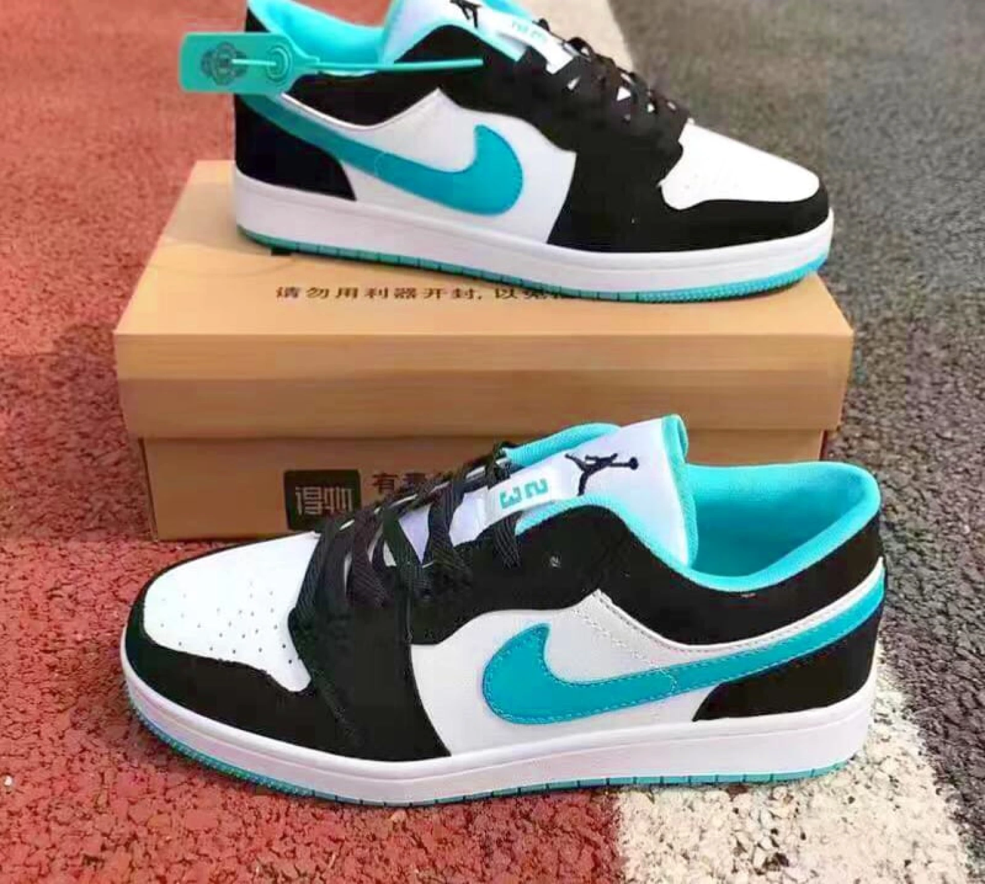 Nike Air Jordan 1 Low Tiffany Blue