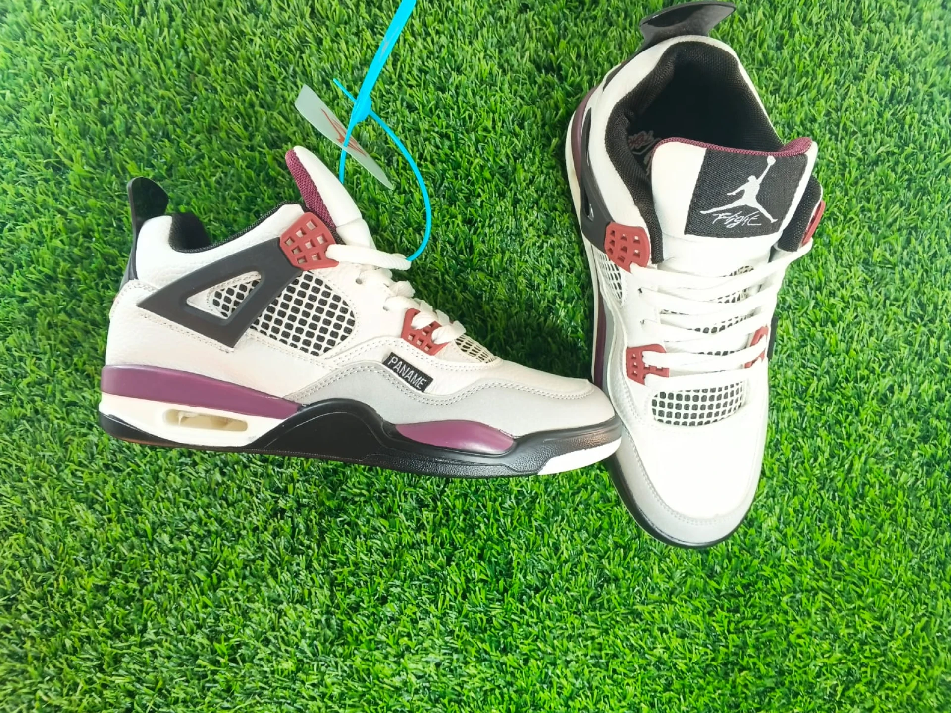 Nike Air Jordan 4 Retro x PSG Paris