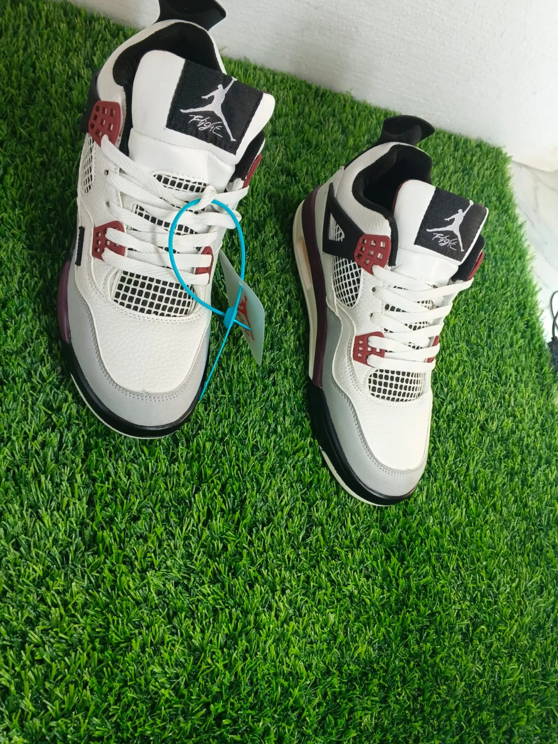 Nike Air Jordan 4 Retro x PSG Paris