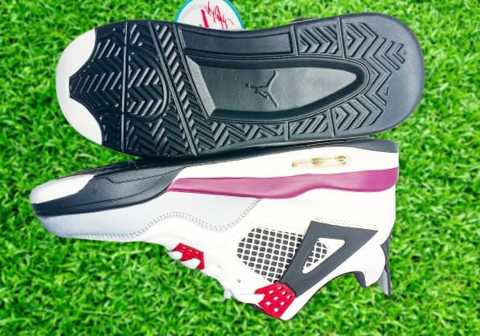 Nike Air Jordan 4 Retro x PSG Paris