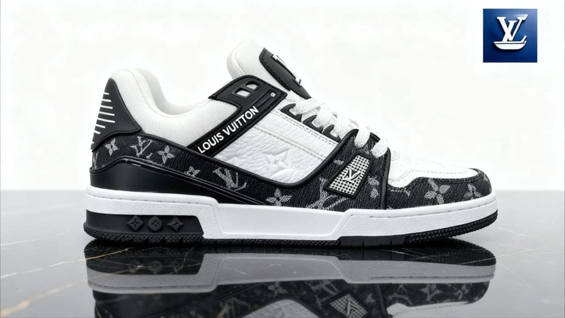Louis Vuitton Trainer Black & white